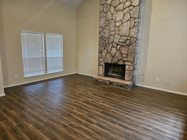 Living Room - 5822 Twisted Pine Ct Unit A