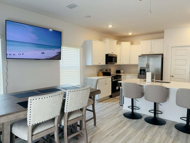 Building Photo - 40 Hawk St