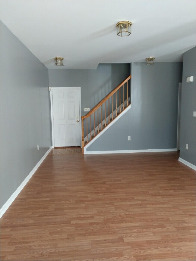 Building Photo - 246 Riverwalk Way