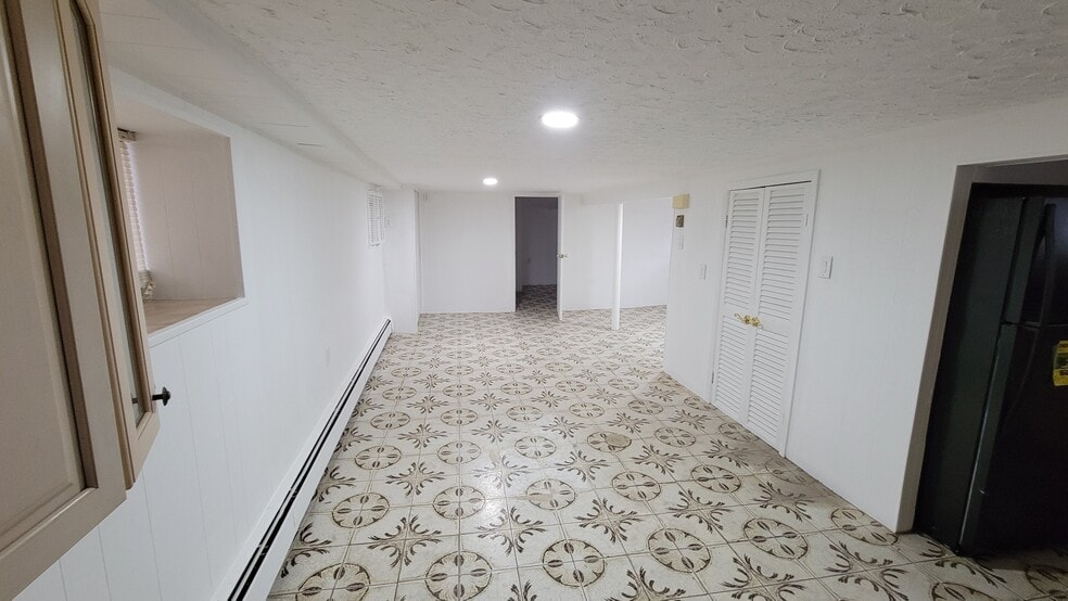 Lower level living space - 768 Florence Pl