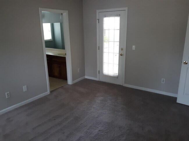 Building Photo - Charming Home in Northeast Columbia - Less...