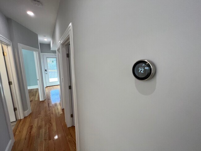 Building Photo - 29 Alpine St