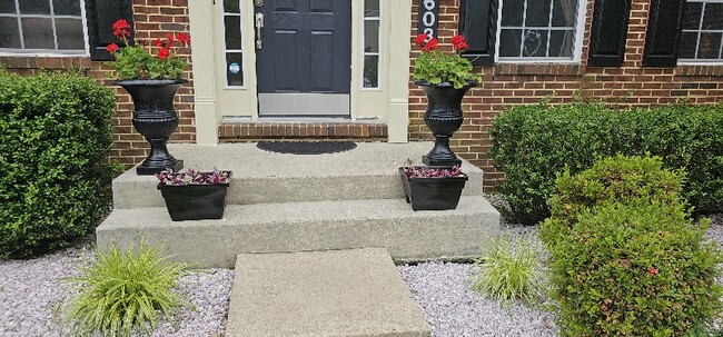 Building Photo - 8603 Dorian Ln