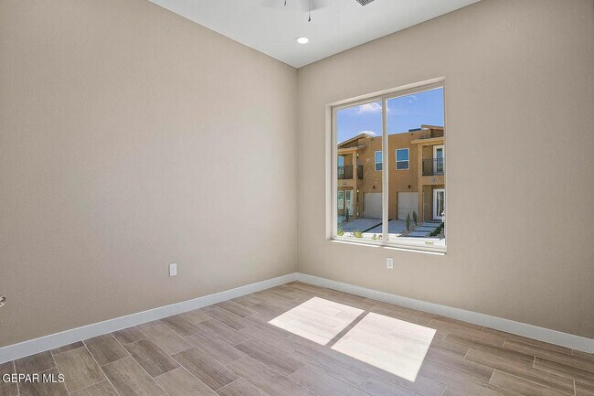 Building Photo - 1031 Vinton Ave