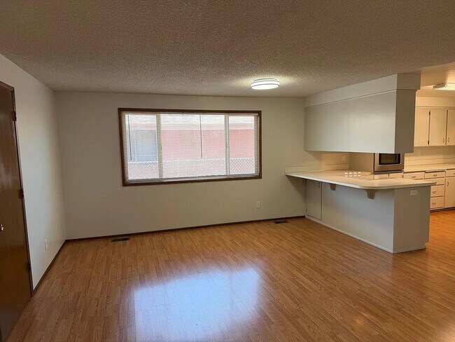 Building Photo - 1422 Lawnridge Ave