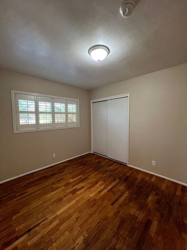 Building Photo - 2923 Peerless Ave