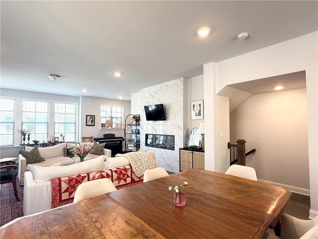 Building Photo - 2520 Great Silver Fir Aly