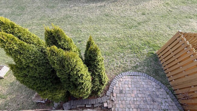 Building Photo - 12 Council Ct