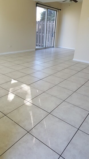 Building Photo - 1854 Jamestown Cir