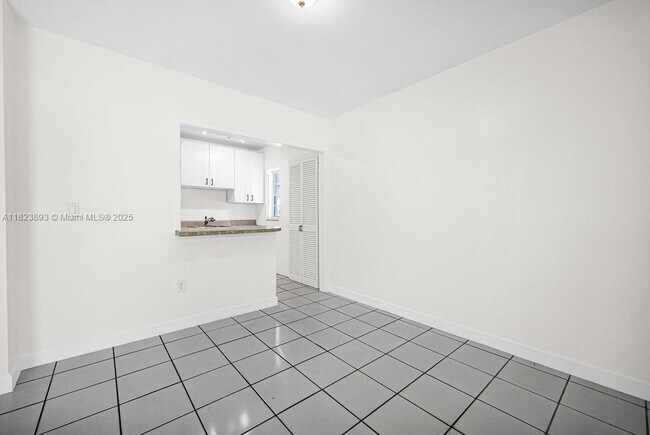 Building Photo - 5960 SW 47th St