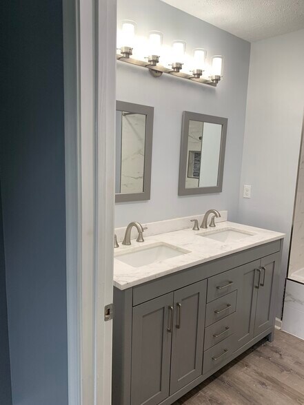 Building Photo - 4622 Deepwood Ct