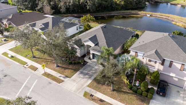 Building Photo - "Spacious 3-Bedroom Oasis with 2 Baths and 2,287 Sq Ft in Bradenton!"