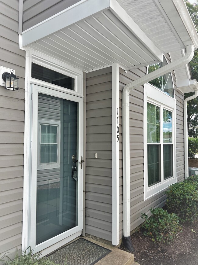 Building Photo - 1705 Willow Creek Ct