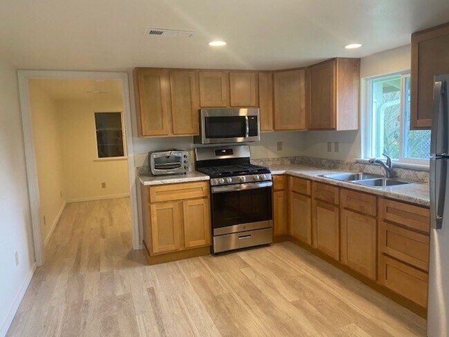 Building Photo - 4303 Horseman Ln