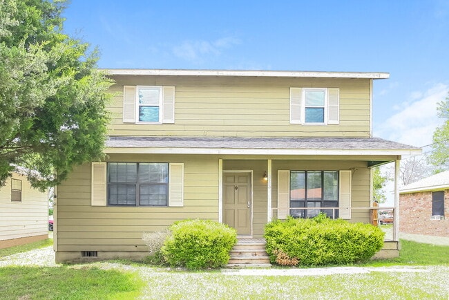 Building Photo - 913 Joe Bailey St