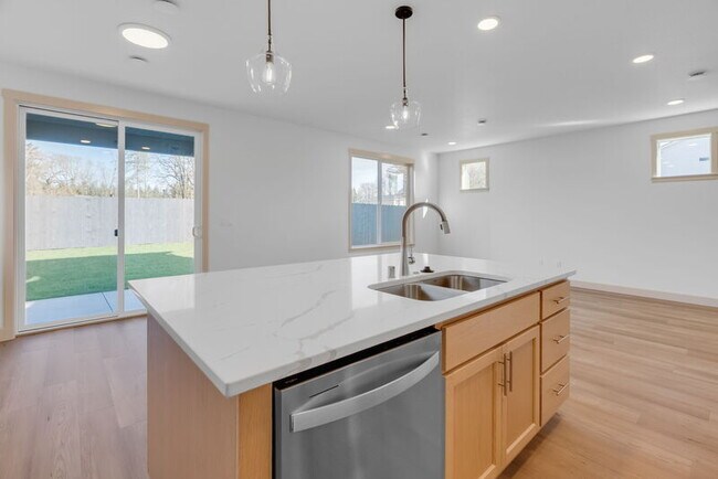 Building Photo - 2115 NW 17th Pl