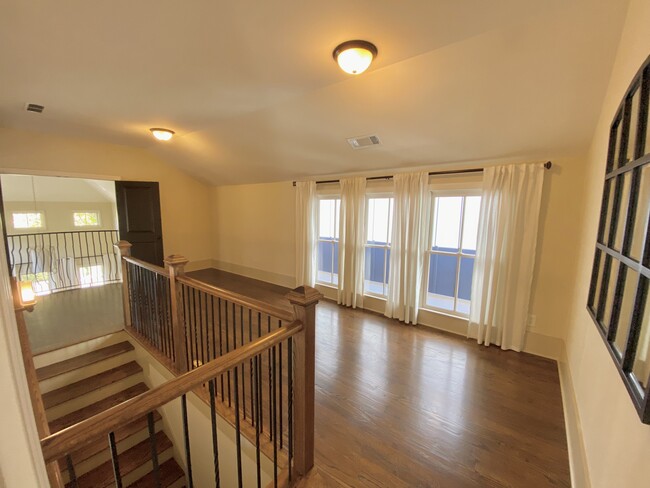 Building Photo - 975 N Ormewood Park Dr SE