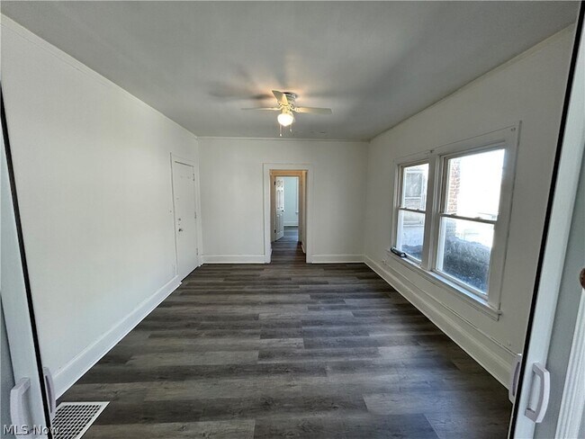 Building Photo - 2232 W 103rd St