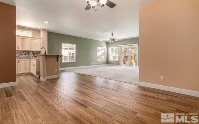 Building Photo - 971 Iris Ln