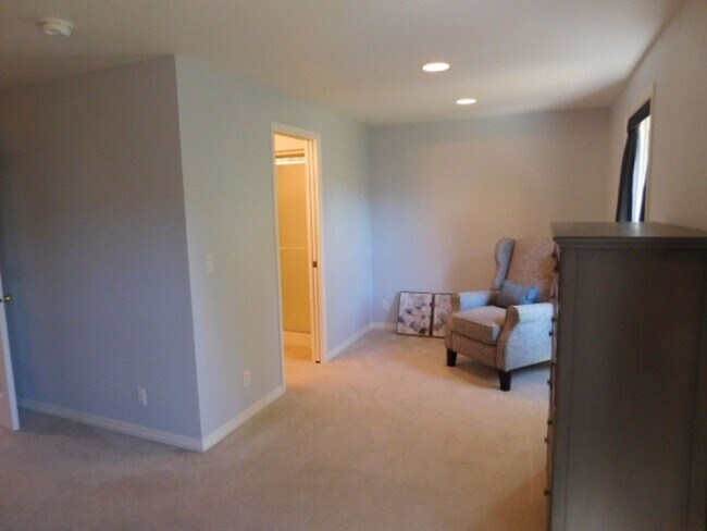 Building Photo - 3Bd/2Ba Single Story House- For viewing!