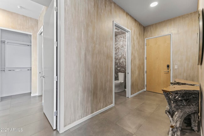 Building Photo - 7180 E Kierland Blvd