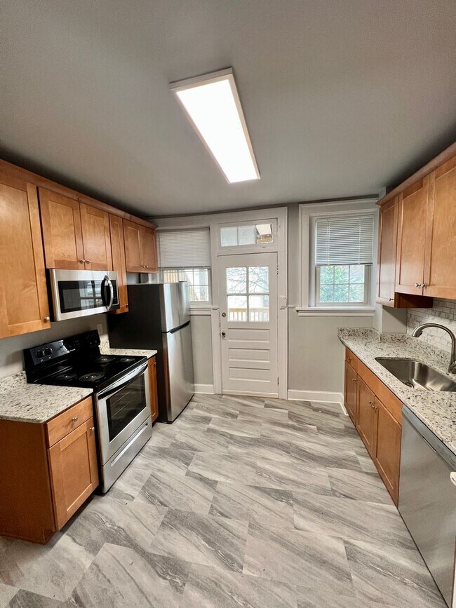 Building Photo - 402 N Sheppard St