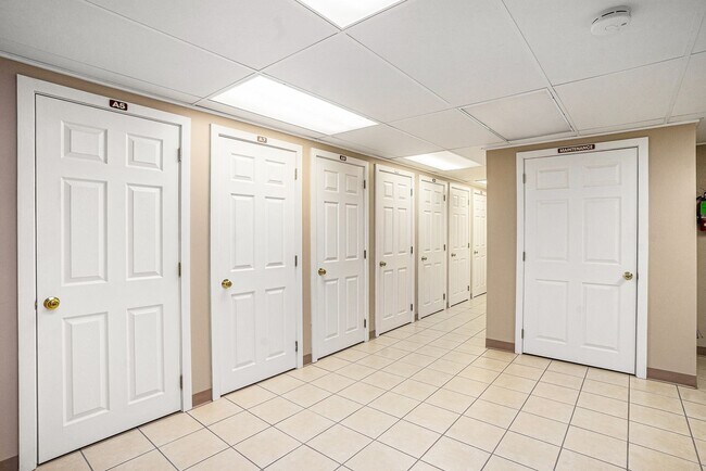 Building Photo - Almont Terrace - 730