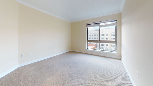 Building Photo - Chinatown 2 Bedroom 2 Bathroom In Amazing Centralized Building-Amenities Galore! Pets Welcomed!