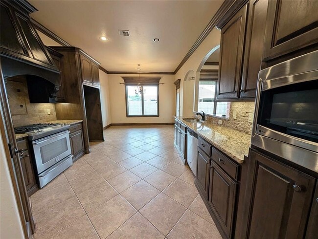 Building Photo - 6405 Bentwood Dr