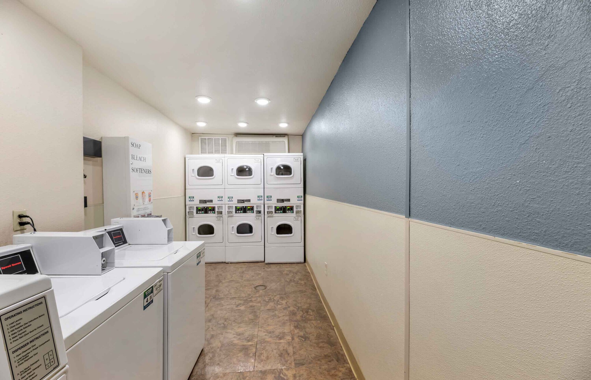 Building Photo - Furnished Studio-Lubbock - South