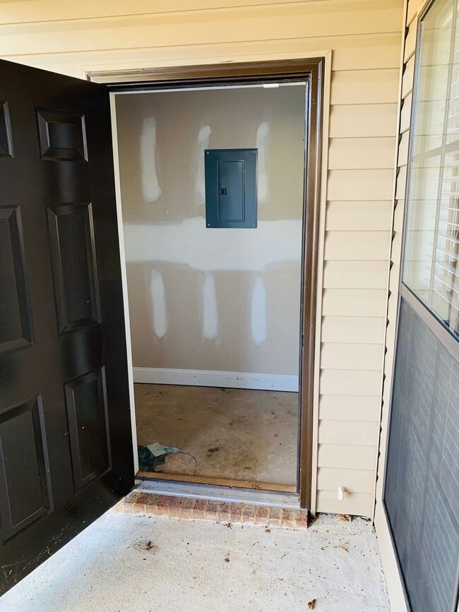 Building Photo - 2005 Stephanie Ct