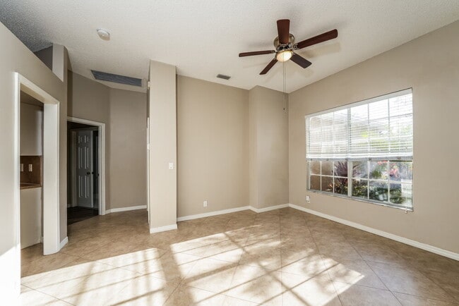 Building Photo - 984 Lake Breeze Dr