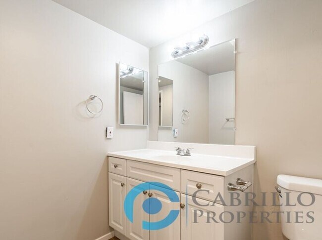 Building Photo - 595 7th St