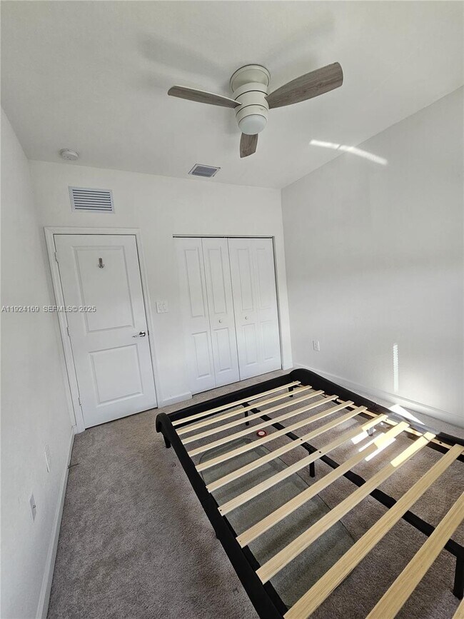 Building Photo - 2637 SE 17th St