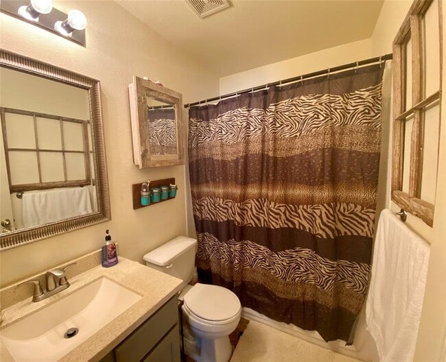 Building Photo - 14420 Cummins Way