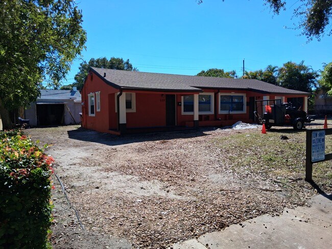 Building Photo - 522-552 52nd St