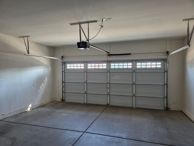 Building Photo - Beautiful 4 Bed/2 Bath in Goodyear!