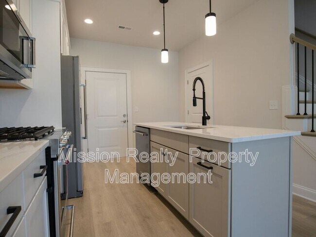 Building Photo - 1724 Old Brick Rd