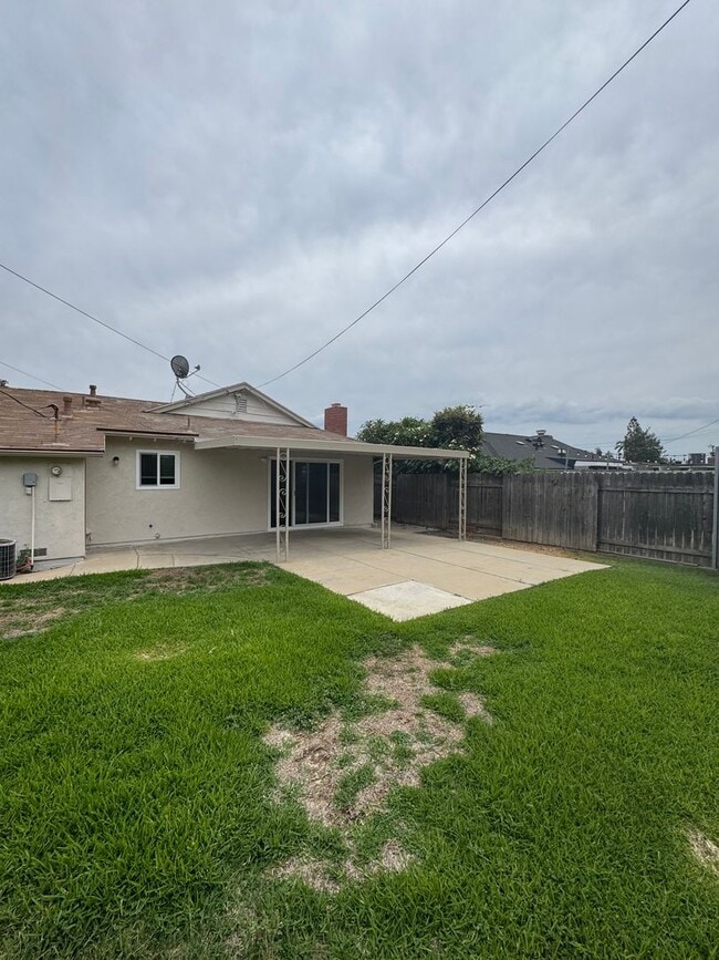 Building Photo - 511 Palermo Way