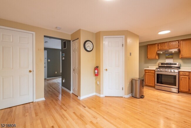 Building Photo - 20 Garden Ave