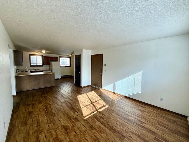 Building Photo - Cozy 2 Bed/1 Bath Apartment in North Loveland. New Wood Floors!