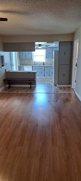 Building Photo - 8436 Newton Dr