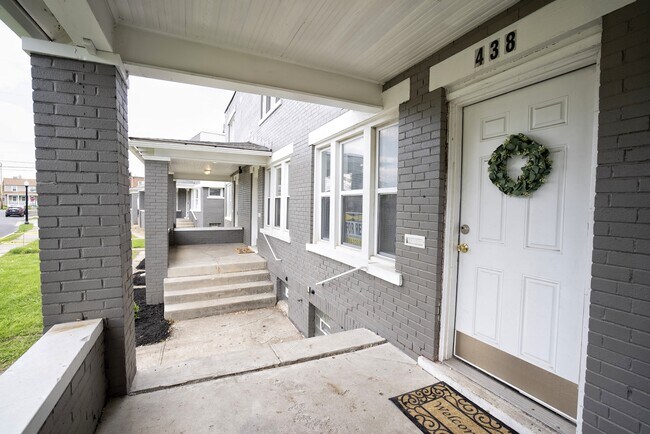 Primary Photo - 438 Columbian Ave