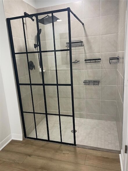 Building Photo - 112 Oakwood Ct