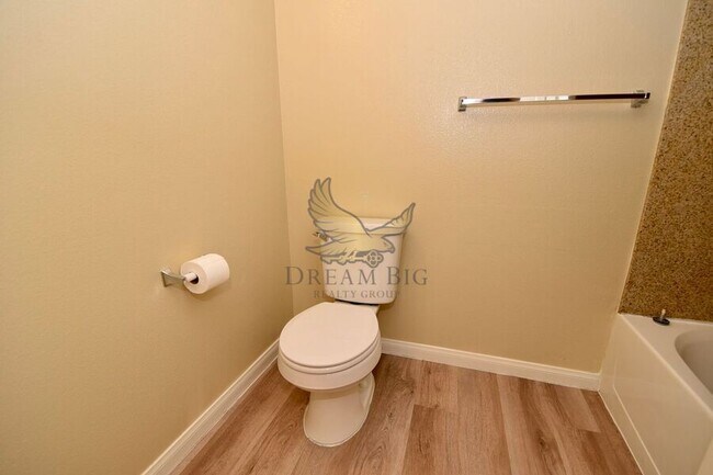 Building Photo - 8000 W Badura Ave