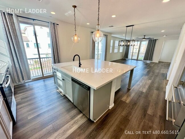 Building Photo - 1714 E Hampton Ln