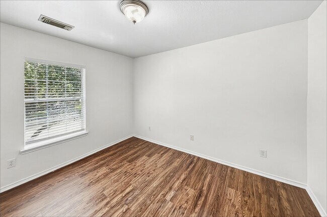 Building Photo - 11011 Pierce Valley Dr