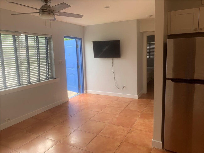 Building Photo - 907 NW 4th St