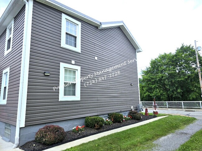 Building Photo - 1119 Riverside Dr