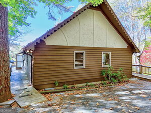 Building Photo - 842 Saddle Back Cir